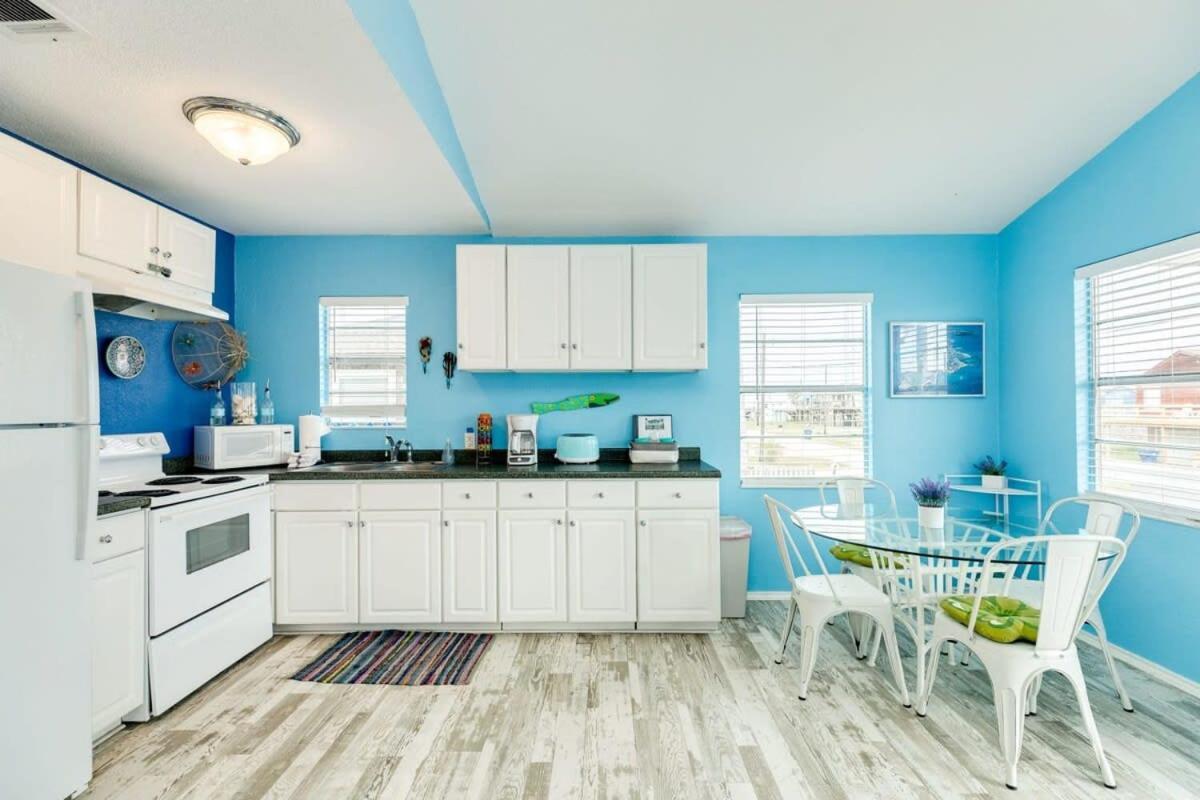 Fun In The Sun! Cozy Beach Pad, Gulf Views And Easy Access To The Sand! Surfside Beach Buitenkant foto