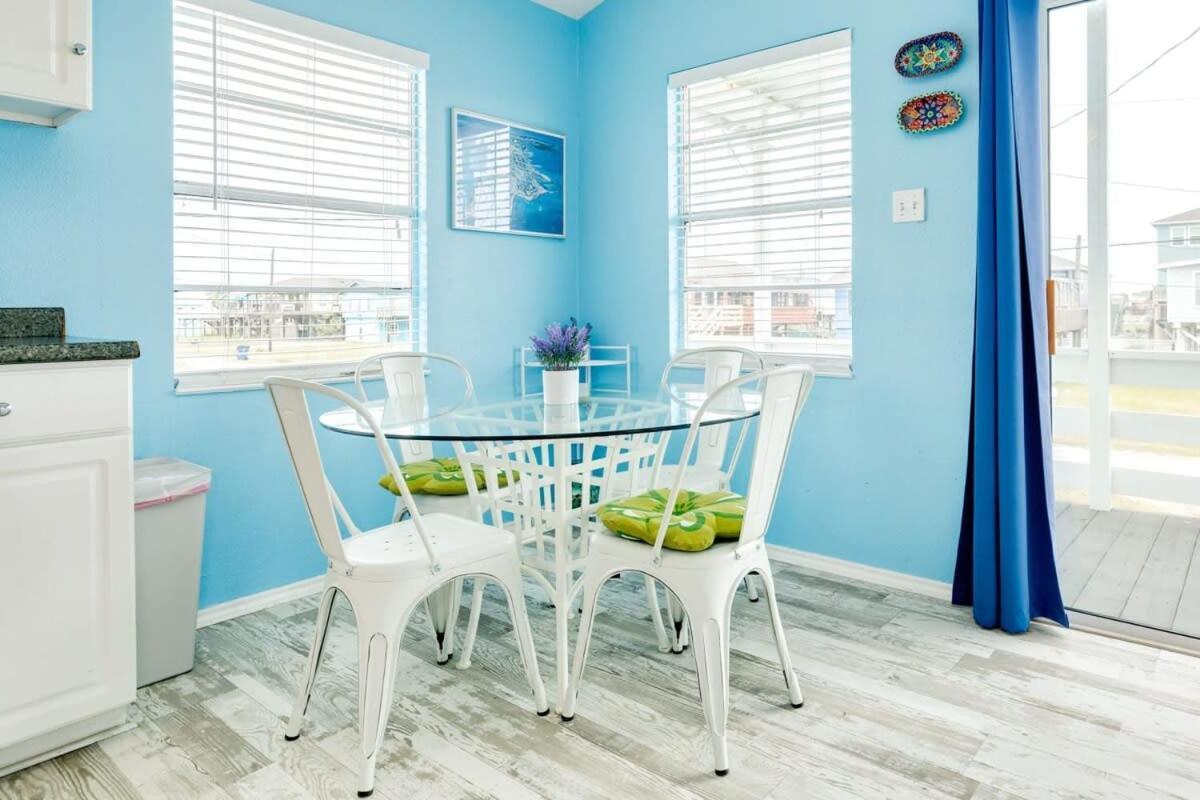 Fun In The Sun! Cozy Beach Pad, Gulf Views And Easy Access To The Sand! Surfside Beach Buitenkant foto