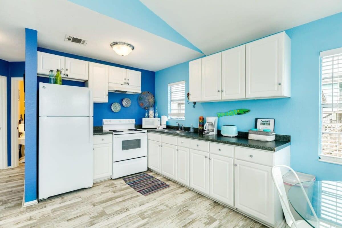 Fun In The Sun! Cozy Beach Pad, Gulf Views And Easy Access To The Sand! Surfside Beach Buitenkant foto